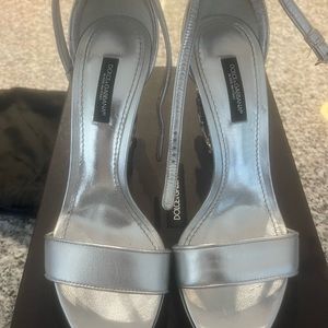Authentic dolce and gabbana heels come with dust bag and box.